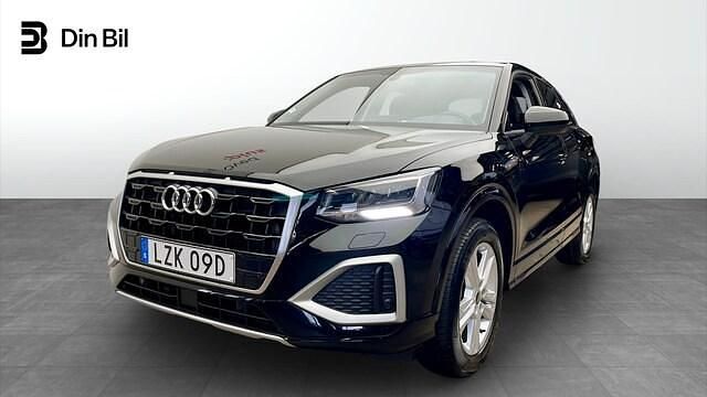 Brilliantsvart Begagnad 2022 Audi Q2 Advanced SUV | 249 000 kr (Marknadspris) - Bild 1/4