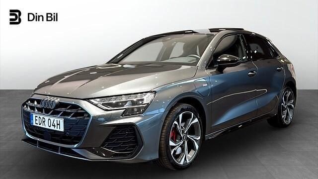Daytonagrå pärleffekt Begagnad 2025 Audi A3 Sportback e-tron S-Line Halvkombi | 509 000 kr - Bild 1/4