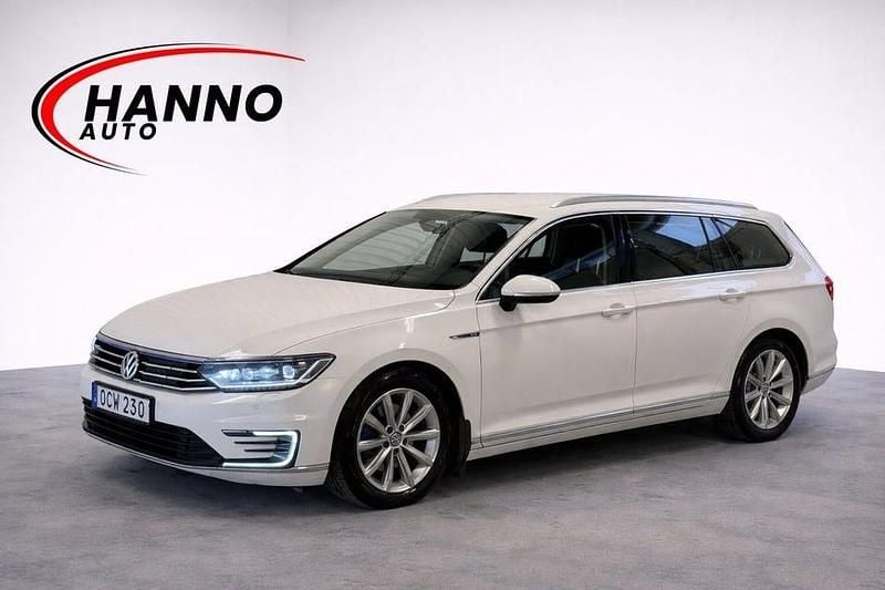 Vit Begagnad 2017 VW Passat GTE Kombi | 119 900 kr (Bra pris) - Bild 1/4