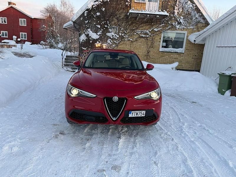 Begagnad Alfa Romeo Stelvio 280 HK (205 kW) 2017 Röd SUV