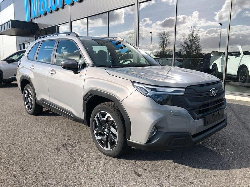 Grå (river rock pearl) Ny 2025 Subaru Forester SUV | 423 400 kr (Bra pris) - Bild 1/4