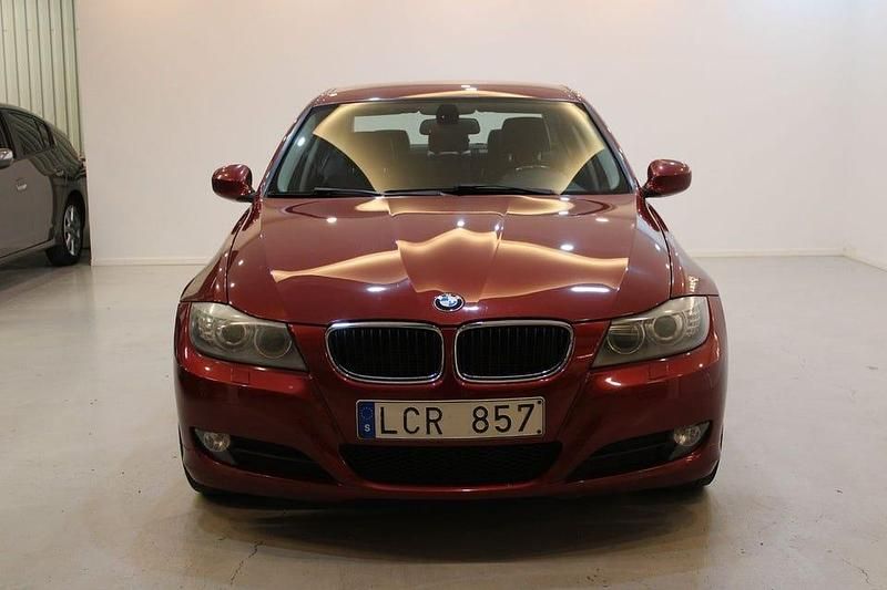 Begagnad BMW 316 122 HK (89 kW) 2011 Röd Sedan