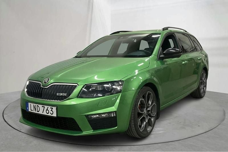 Grön Begagnad 2015 Skoda Octavia | 102 000 kr (Lite dyr) - Bild 1/4