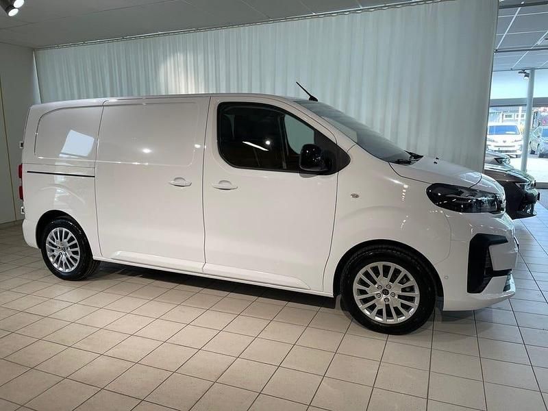 Begagnad Peugeot e-Expert 100 kW (136 HK) 2024 Vit (vit kaolin) Van