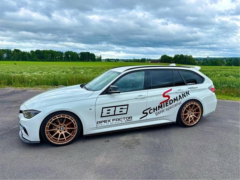 Vit Begagnad 2019 BMW 320 M Sport Kombi | 260 000 kr (Marknadspris) - Bild 1/4