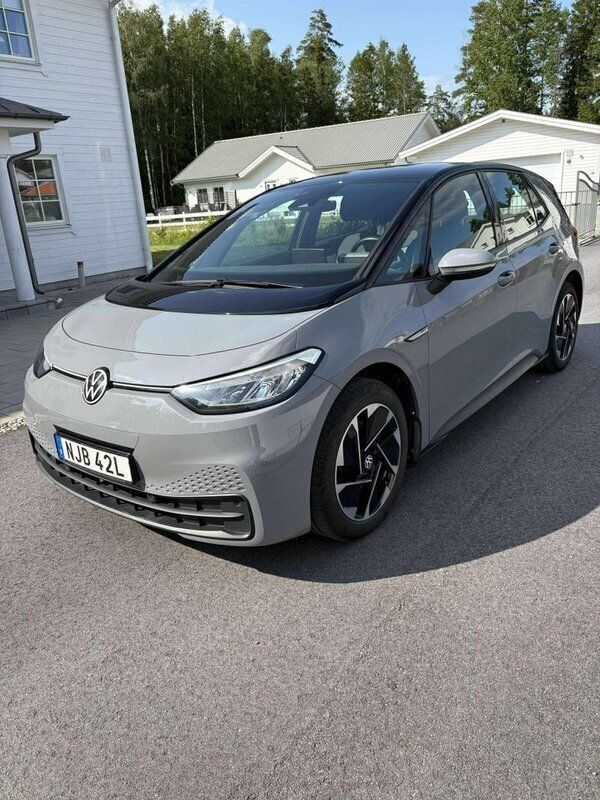 Grå Begagnad 2021 VW ID.3 Pro Performance Halvkombi | 219 000 kr (Superpris) - Bild 1/4