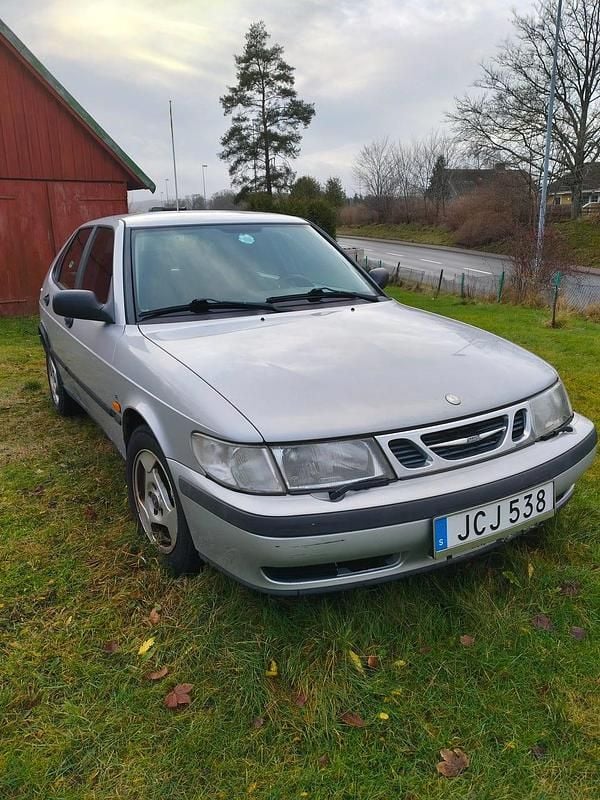 Begagnad 1999 Saab 9-3 Halvkombi | 6 000 kr (Marknadspris) - Bild 1/4
