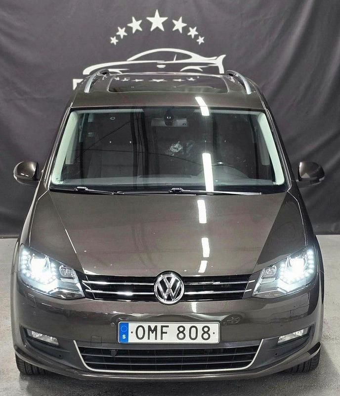 Begagnad VW Sharan 140 HK (102 kW) 2014 Mörkbrun (brun) Minibuss