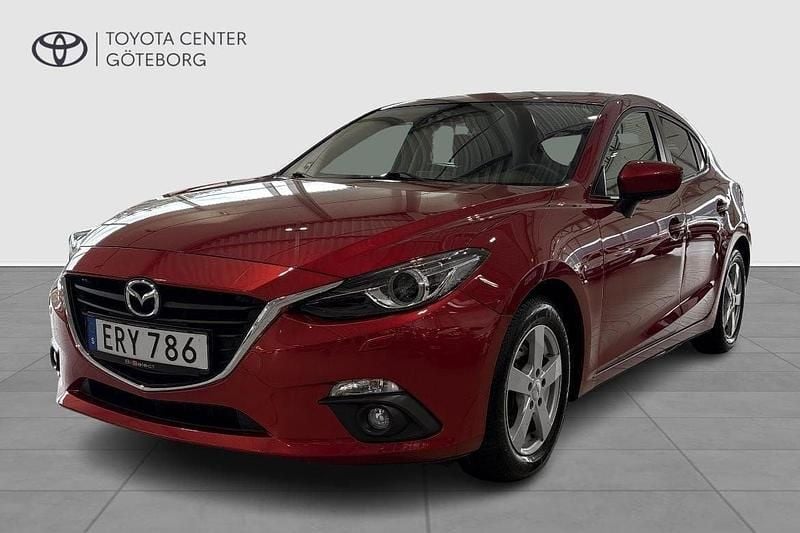Röd Begagnad 2016 Mazda 3 Inclusive Halvkombi | 154 900 kr (Marknadspris) - Bild 1/4