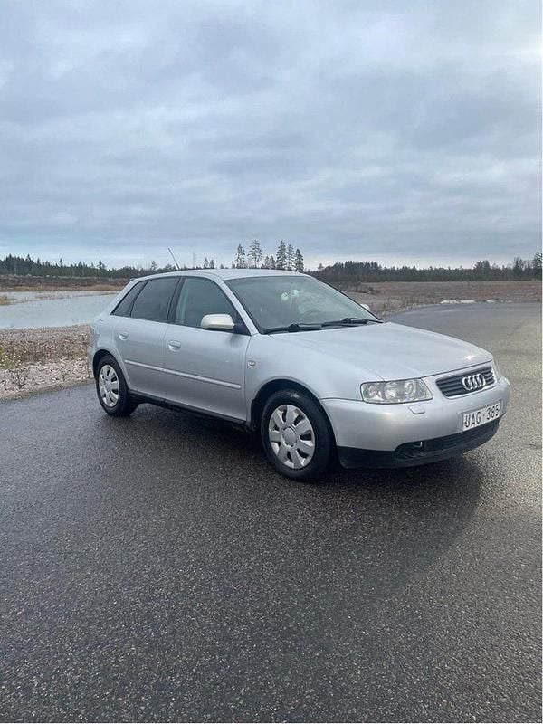 Begagnad 2003 Audi A3 Attraction Halvkombi | 20 900 kr (Superpris) - Bild 1/4
