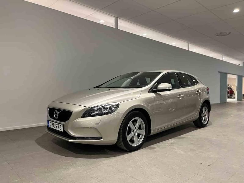 Begagnad Volvo V40 2017 Brun Halvkombi