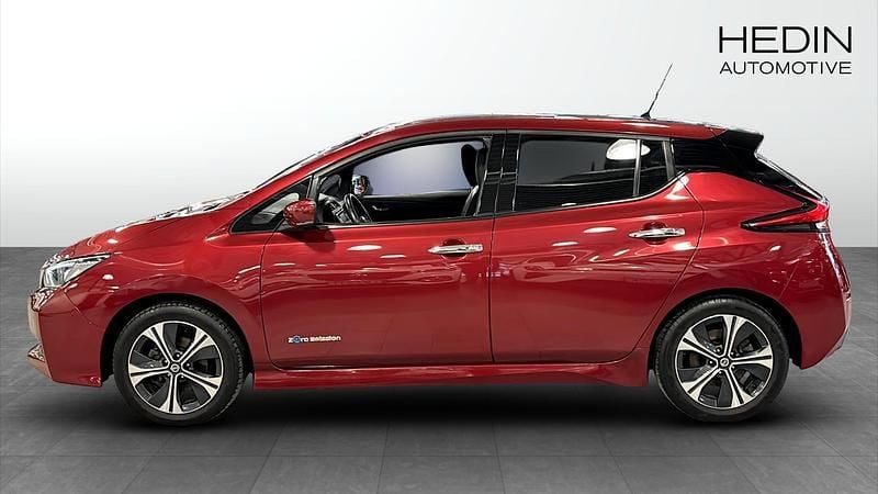 Begagnad Nissan Leaf 110 kW (150 HK) 2020 Röd Halvkombi
