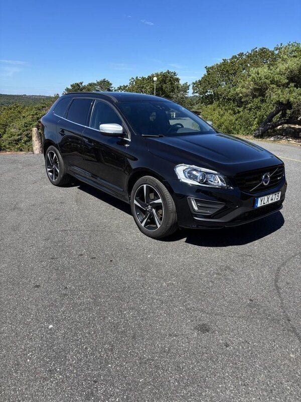 Svart Begagnad 2017 Volvo XC60 R-Design SUV | 189 000 kr (Marknadspris) - Bild 1/4