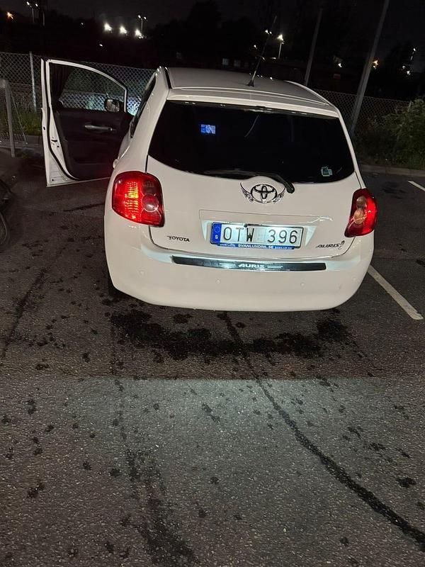 Begagnad Toyota Auris 90 HK (66 kW) 2009 Halvkombi