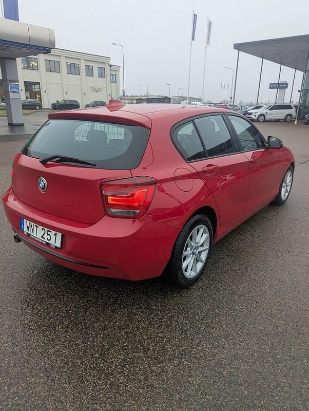 Begagnad BMW 120 Sport Line 184 HK (135 kW) 2014 Bmw karmesin rot Halvkombi