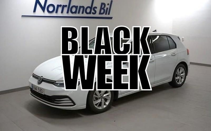 Vit (pure white) Begagnad 2024 VW Golf VIII Life Halvkombi | 259 900 kr (Bra pris) - Bild 1/2