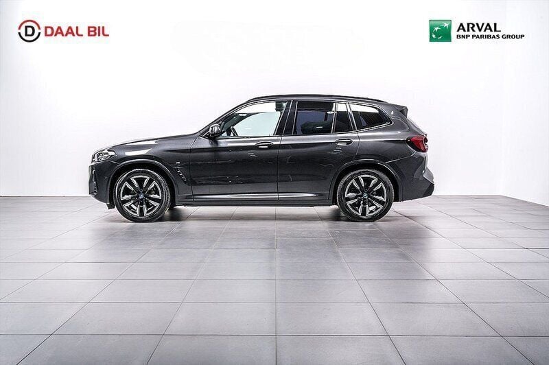 Begagnad BMW iX3 M Sport 210 kW (286 HK) 2022 Grå SUV