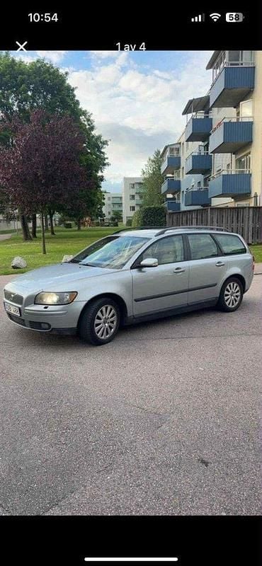 Silver Begagnad 2006 Volvo V50 Kinetic Kombi | 24 500 kr (Superpris) - Bild 1/4