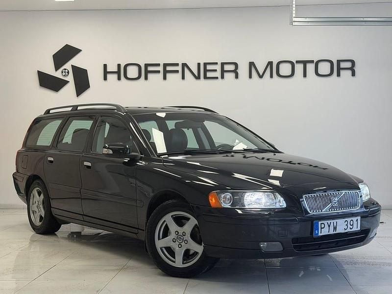 Begagnad Volvo V70 Momentum 170 HK (125 kW) 2007 Svart Kombi