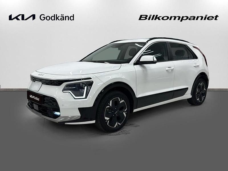 Vit Begagnad 2023 Kia e-Niro SUV | 324 900 kr - Bild 1/4