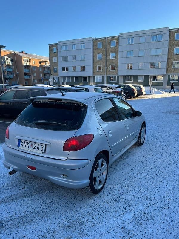 Begagnad 2006 Peugeot 206 Halvkombi | 18 000 kr (Marknadspris) - Bild 1/4