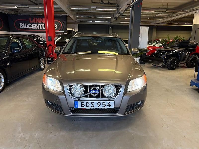 Begagnad Volvo V70 Summum 231 HK (169 kW) 2009 Grå Kombi