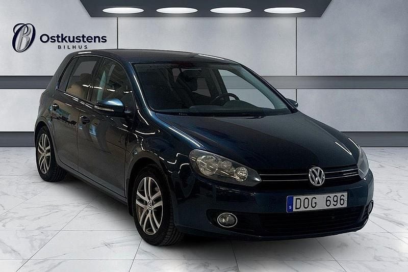 Mörkgrå (grå) Begagnad 2011 VW Golf VI Halvkombi | 69 900 kr (Marknadspris) - Bild 1/4