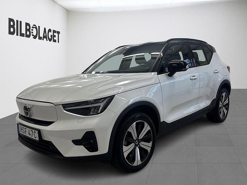 Vit Begagnad 2022 Volvo XC40 Plus SUV | 359 800 kr - Bild 1/4
