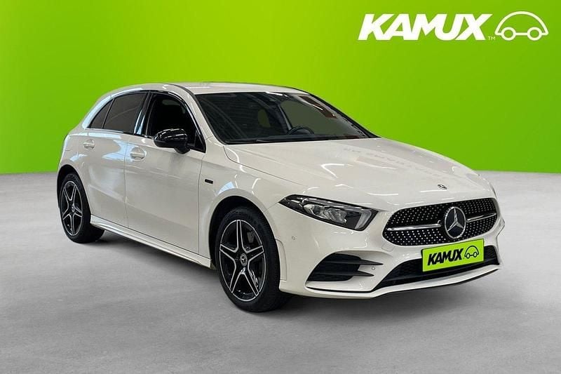 Vit Begagnad 2021 Mercedes A250 AMG Halvkombi | 264 700 kr (Marknadspris) - Bild 1/4