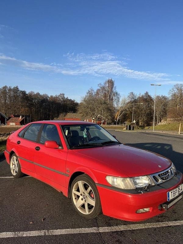 Röd Begagnad 2002 Saab 9-3 Aero Halvkombi | 19 500 kr (Marknadspris) - Bild 1/4