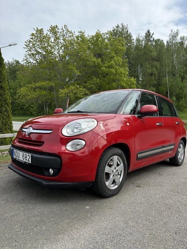 Röd Begagnad 2013 Fiat 500L Pop Star Minibuss | 50 000 kr (Bra pris) - Bild 1/4