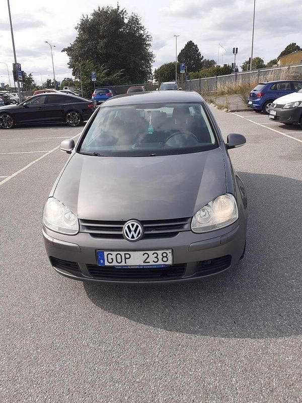 Grå Begagnad 2008 VW Golf VI Trendline Halvkombi | 20 000 kr - Bild 1/4