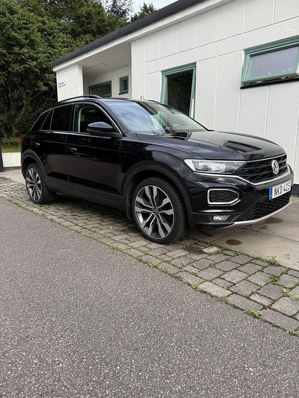 Svart Begagnad 2018 VW T-Roc R-line SUV | 162 000 kr (Lite dyr) - Bild 1/4