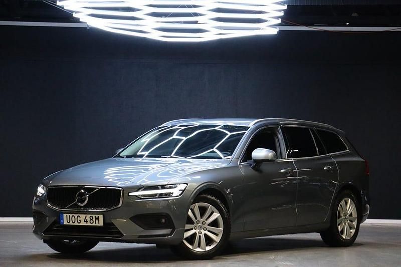 Grå Begagnad 2021 Volvo V60 Momentum Kombi | 289 900 kr (Bra pris) - Bild 1/4
