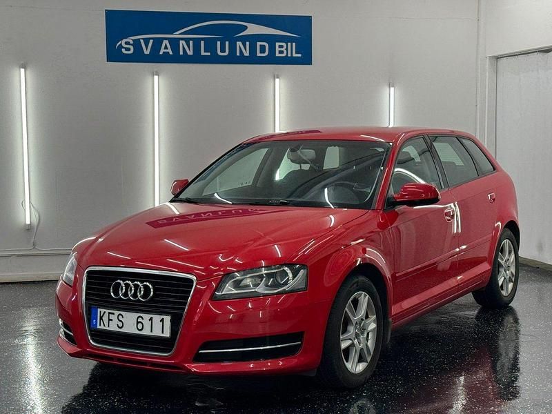 Röd Begagnad 2012 Audi A3 Sportback Attraction Halvkombi | 69 800 kr (Bra pris) - Bild 1/4