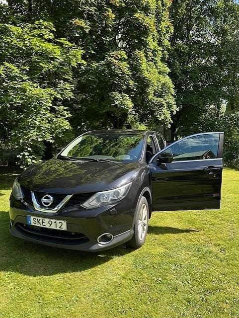 Svart Begagnad 2015 Nissan Qashqai SUV | 69 900 kr (Superpris) - Bild 1/4