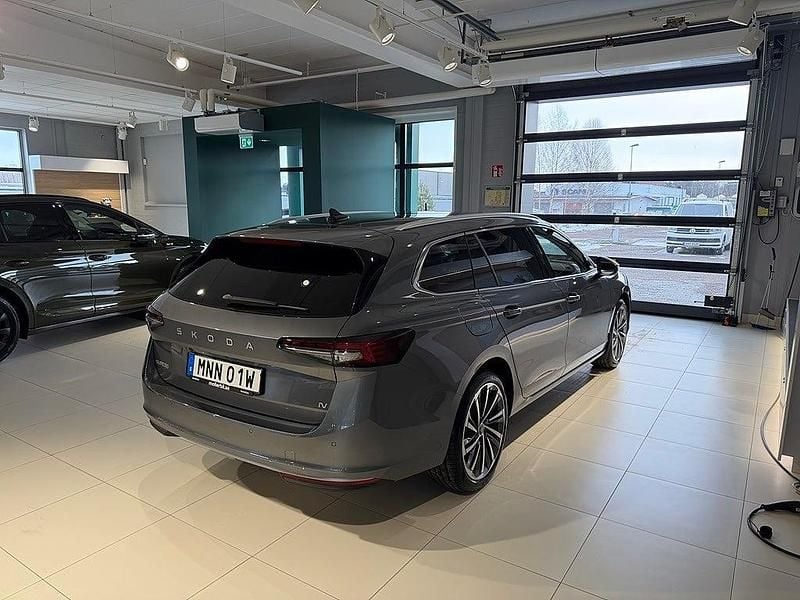 Ny Skoda Superb 2026 Grå Kombi