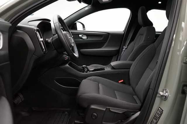 Begagnad Volvo C40 Core 169 kW (231 HK) 2022 Grön SUV