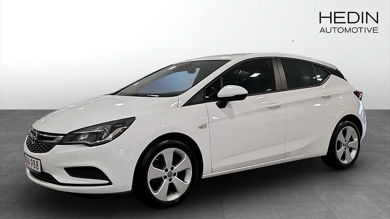 Vit (white) Begagnad 2017 Opel Astra Enjoy Halvkombi | 99 000 kr (Marknadspris) - Bild 1/4