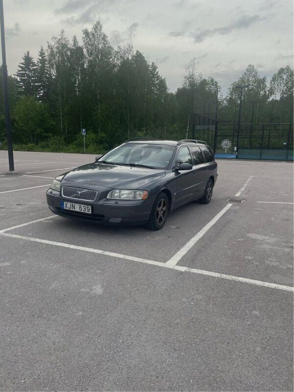 Grå Begagnad 2006 Volvo V70 Kombi | 10 000 kr (Bra pris) - Bild 1/4