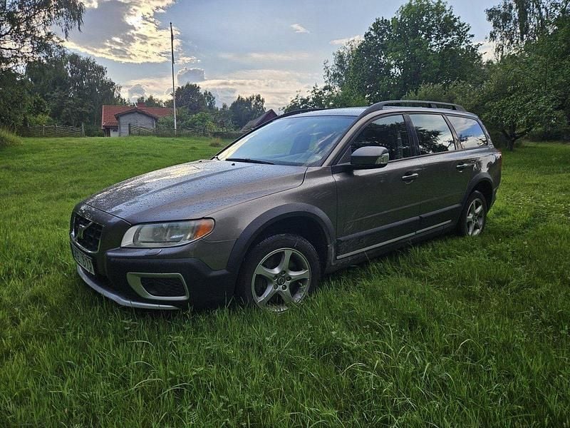 Grå Begagnad 2008 Volvo XC70 SUV | 52 000 kr (Marknadspris) - Bild 1/4