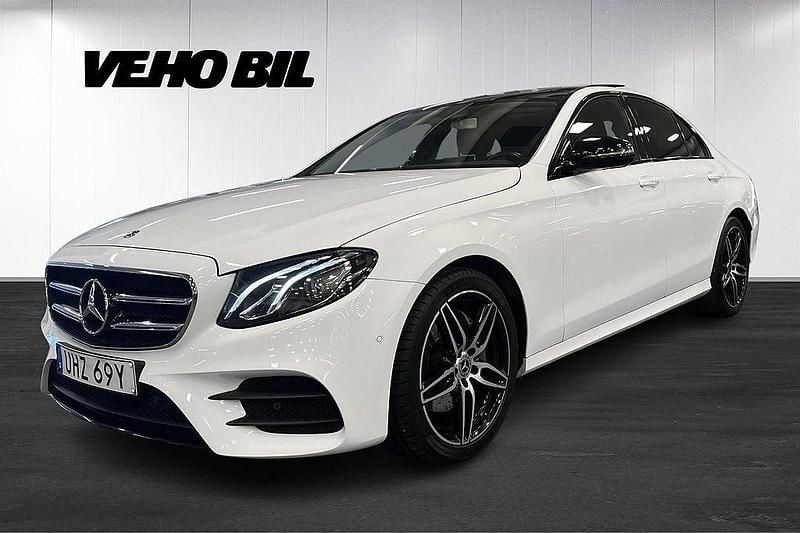 Vit Begagnad 2019 Mercedes E220 AMG line Sedan | 339 000 kr (Marknadspris) - Bild 1/4