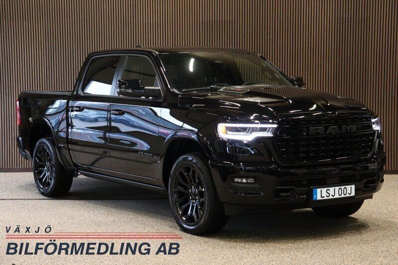 Svart Ny 2025 Dodge Ram Limited Pickup | 1 332 500 kr (Marknadspris) - Bild 1/4