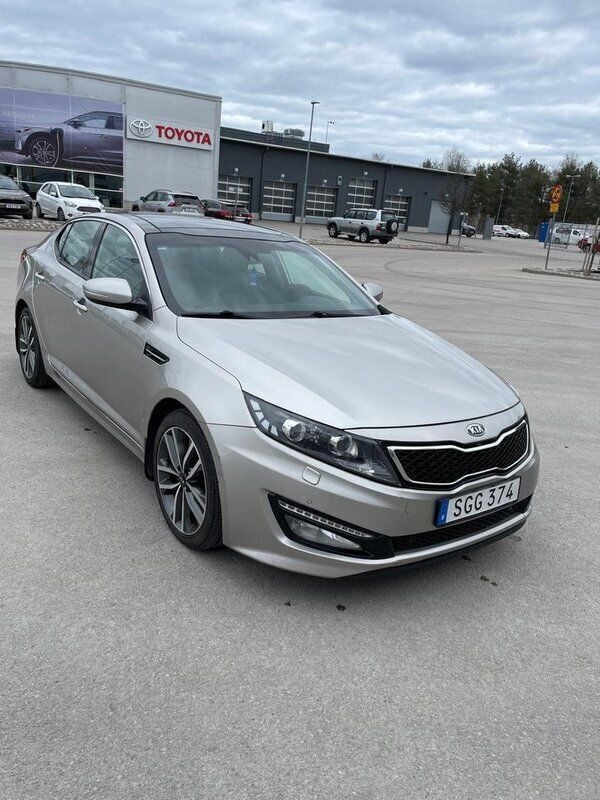 Silver Begagnad 2013 Kia Optima 3 Sedan | 75 000 kr (Marknadspris) - Bild 1/4