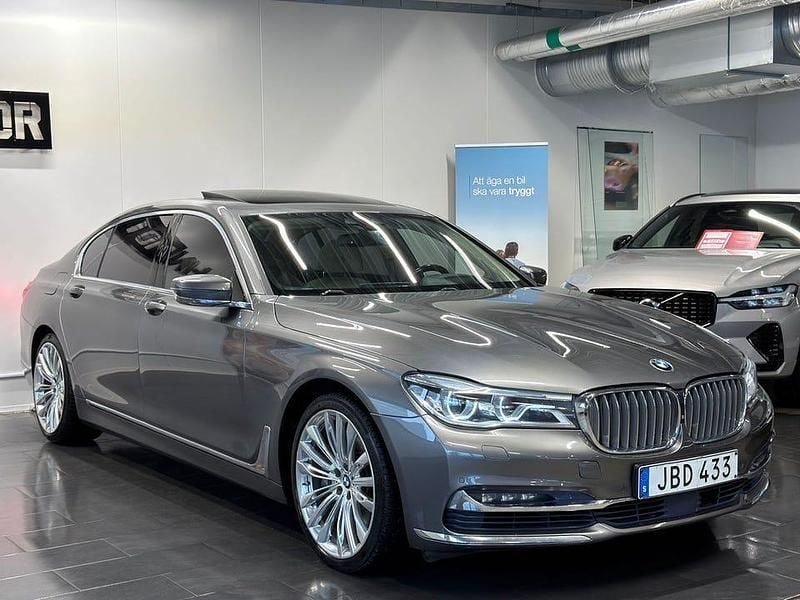 Begagnad BMW 750L Executive 450 HK (330 kW) 2015 Grå Sedan