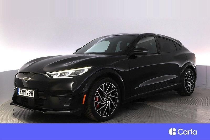 Svart Begagnad 2021 Ford Mustang Mach-E GT SUV | 399 900 kr - Bild 1/4