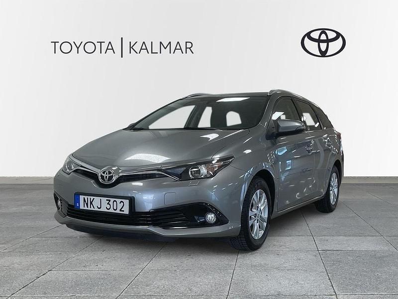 Ljusgrå (grå) Begagnad 2017 Toyota Auris Touring Sports Kombi | 196 500 kr (Lite dyr) - Bild 1/4