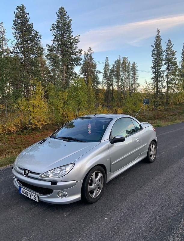 Begagnad 2004 Peugeot 206 CC Cab | 35 000 kr (Marknadspris) - Bild 1/2