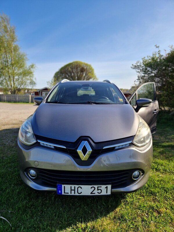 Grå Begagnad 2014 Renault Clio GrandTour Kombi | 69 000 kr (Marknadspris) - Bild 1/4