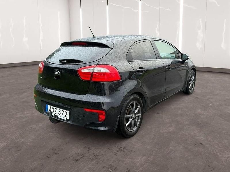 Begagnad Kia Rio 85 HK (62 kW) 2015 Svart Halvkombi
